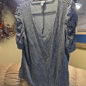 Worthington Houndstooth V-Neck Blouse Black And Tan/Grayish